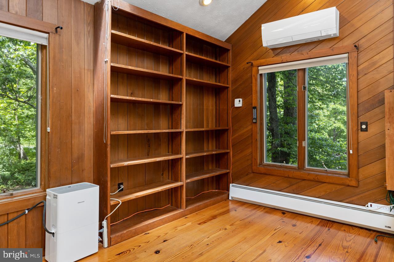 WINTERGREEN DEVILS KNOB - Residential