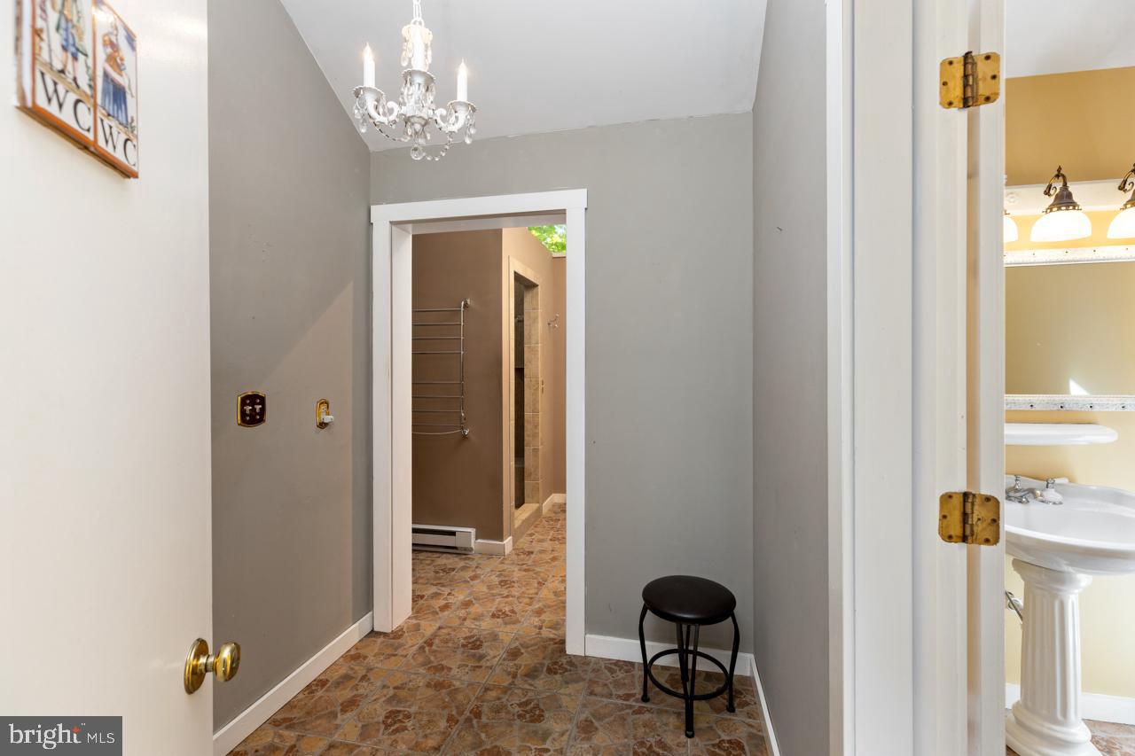 WINTERGREEN DEVILS KNOB - Residential