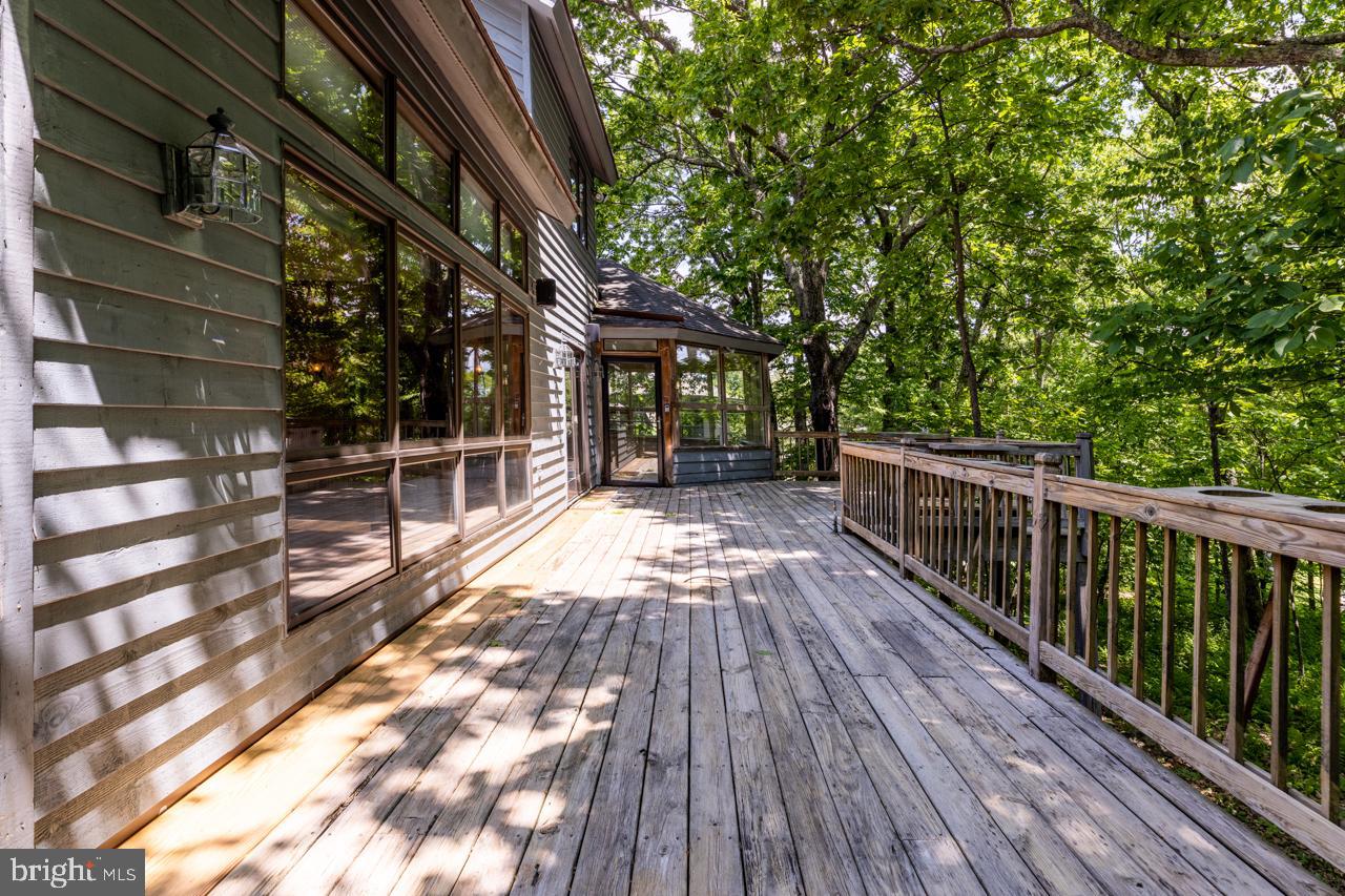 WINTERGREEN DEVILS KNOB - Residential