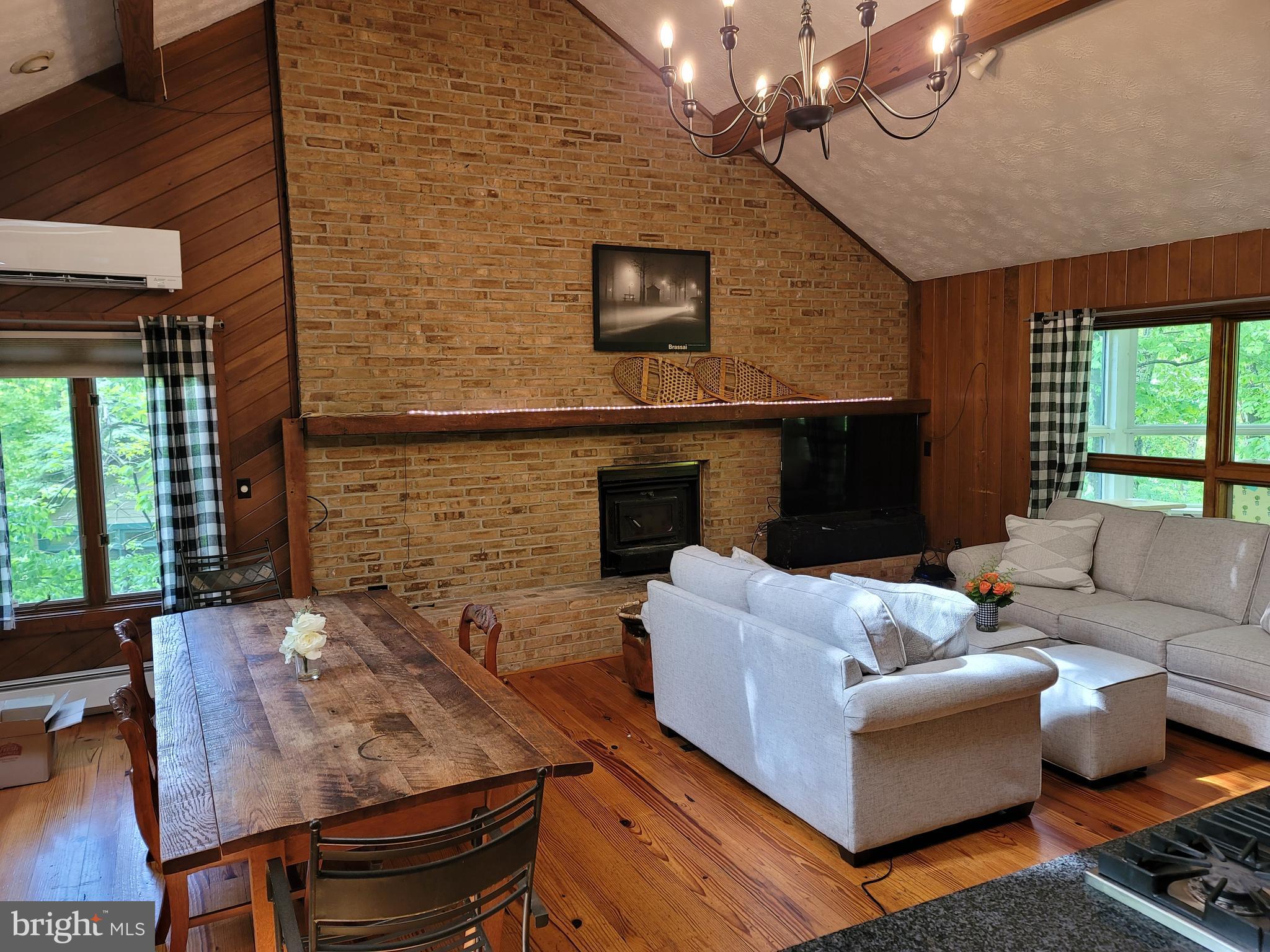 WINTERGREEN DEVILS KNOB - Residential