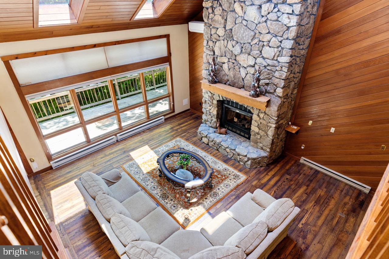 WINTERGREEN DEVILS KNOB - Residential