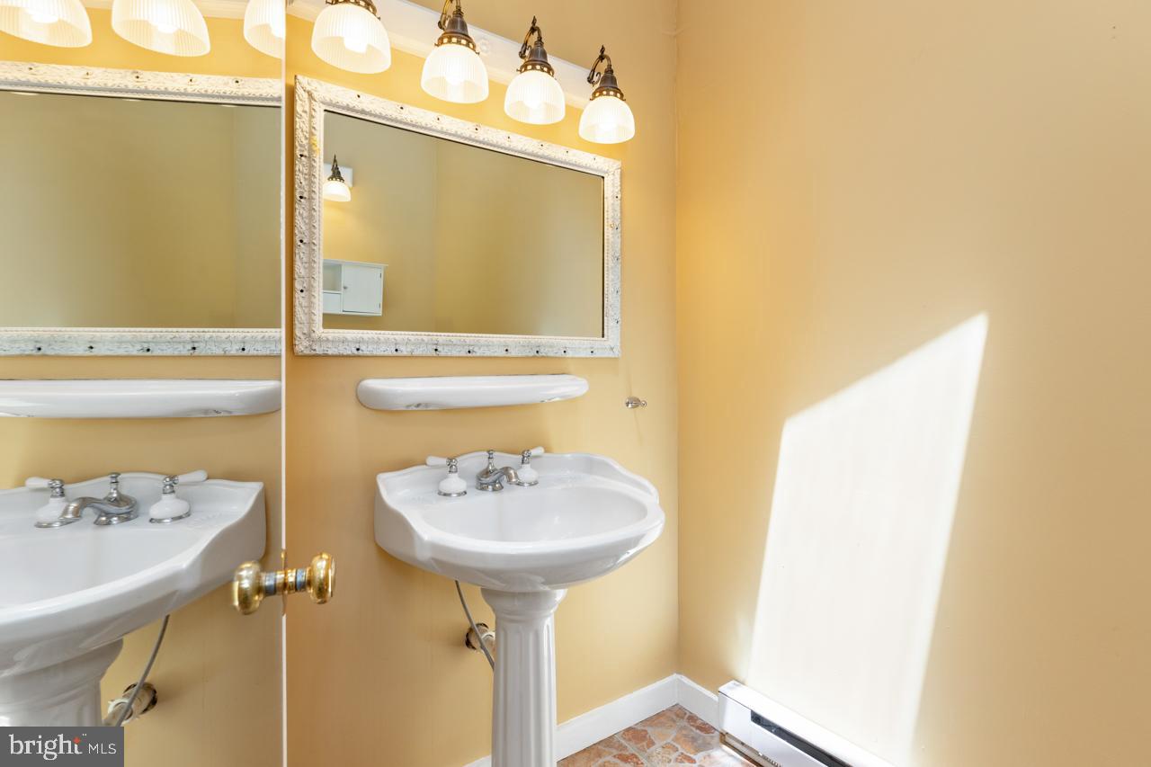 WINTERGREEN DEVILS KNOB - Residential