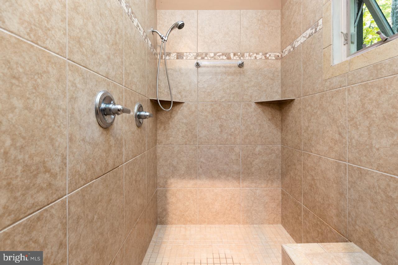 WINTERGREEN DEVILS KNOB - Residential