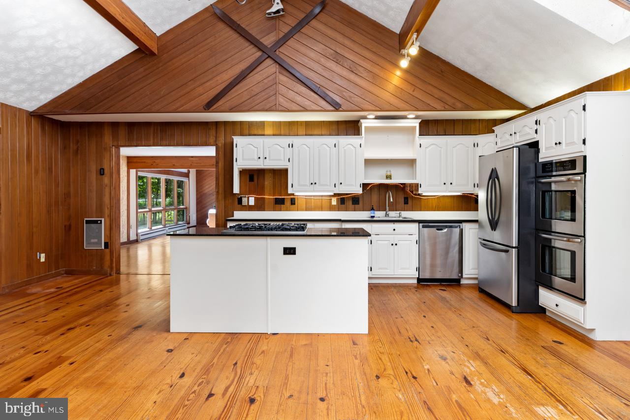 WINTERGREEN DEVILS KNOB - Residential