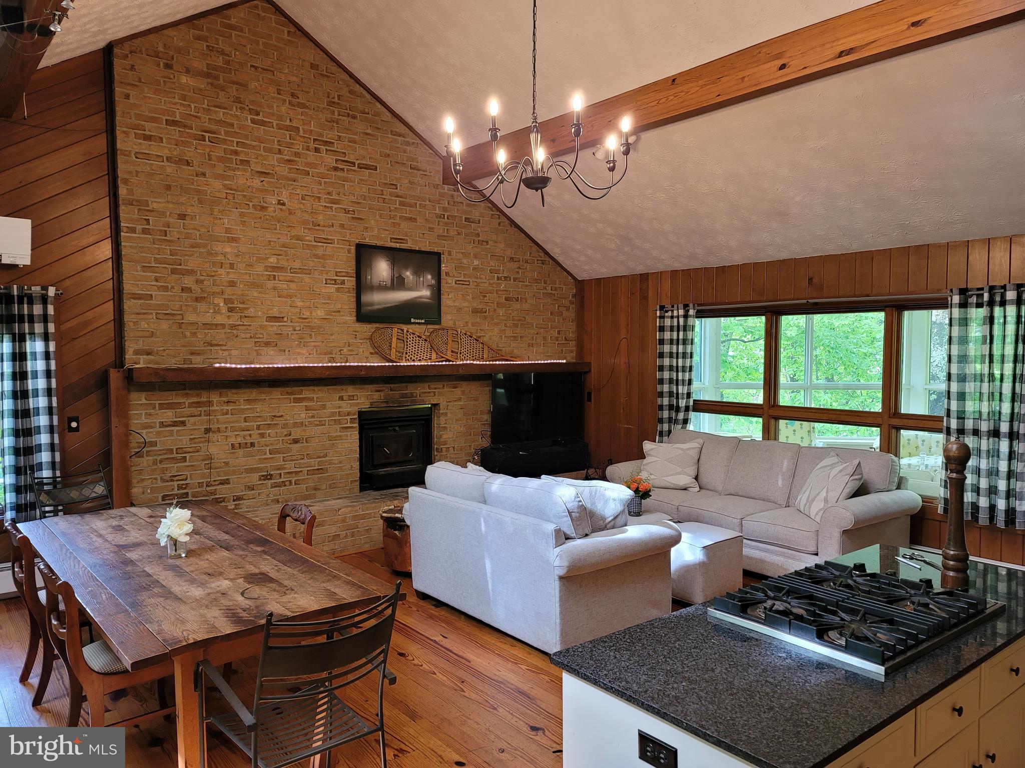 WINTERGREEN DEVILS KNOB - Residential