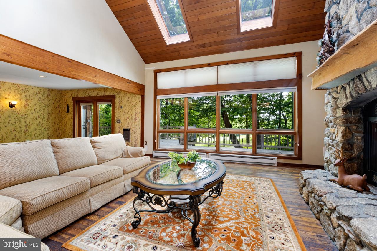 WINTERGREEN DEVILS KNOB - Residential