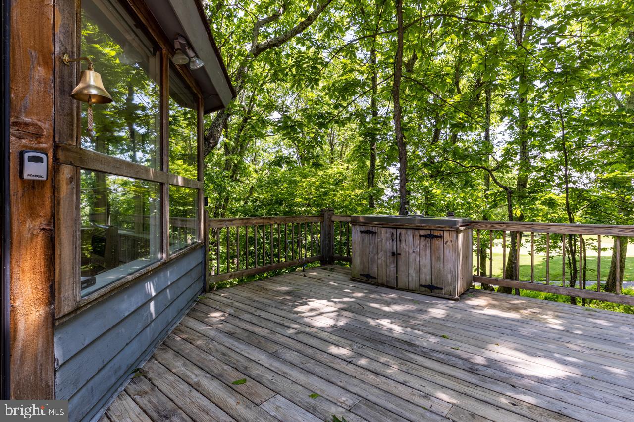 WINTERGREEN DEVILS KNOB - Residential