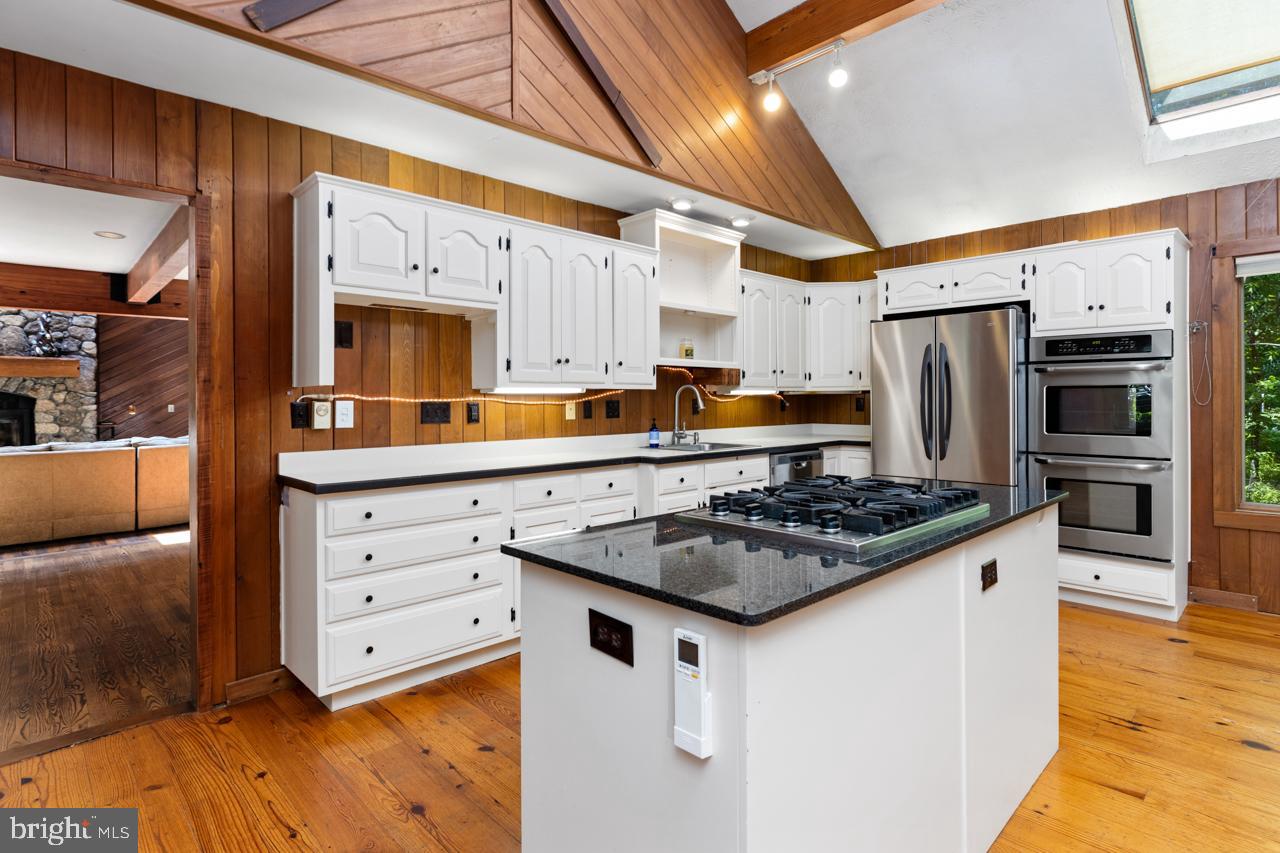 WINTERGREEN DEVILS KNOB - Residential