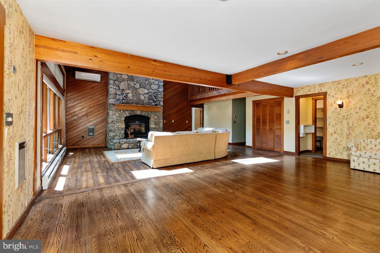 WINTERGREEN DEVILS KNOB - Residential