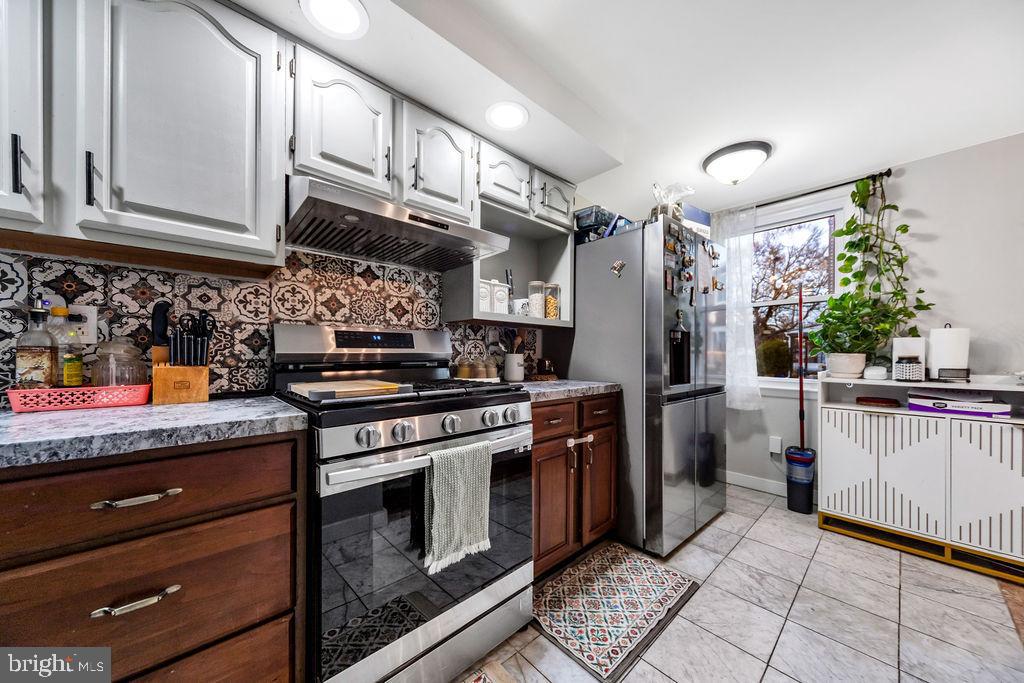 DREXEL PARK GARDEN - Residential Lease