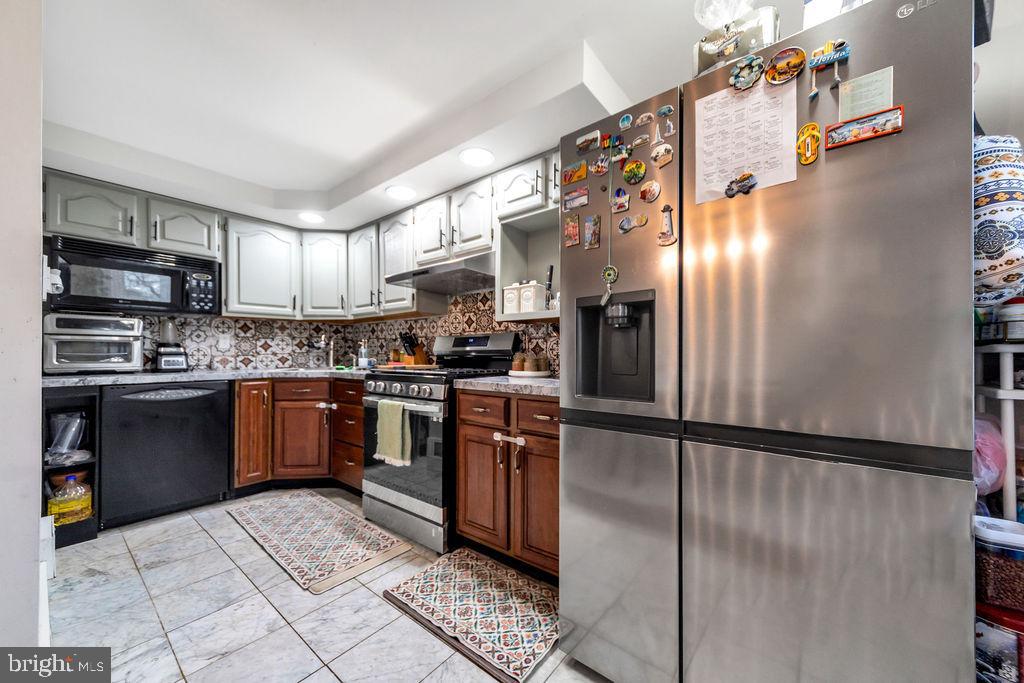 DREXEL PARK GARDEN - Residential Lease