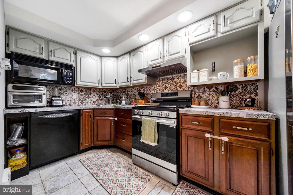 DREXEL PARK GARDEN - Residential Lease