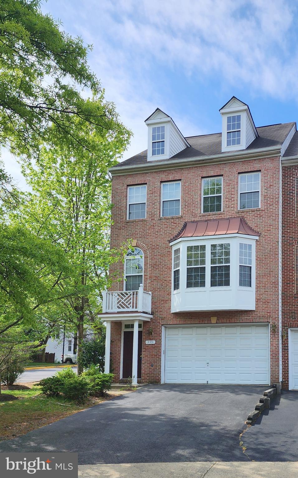 OLD CENTREVILLE TOWNES - Residential Lease