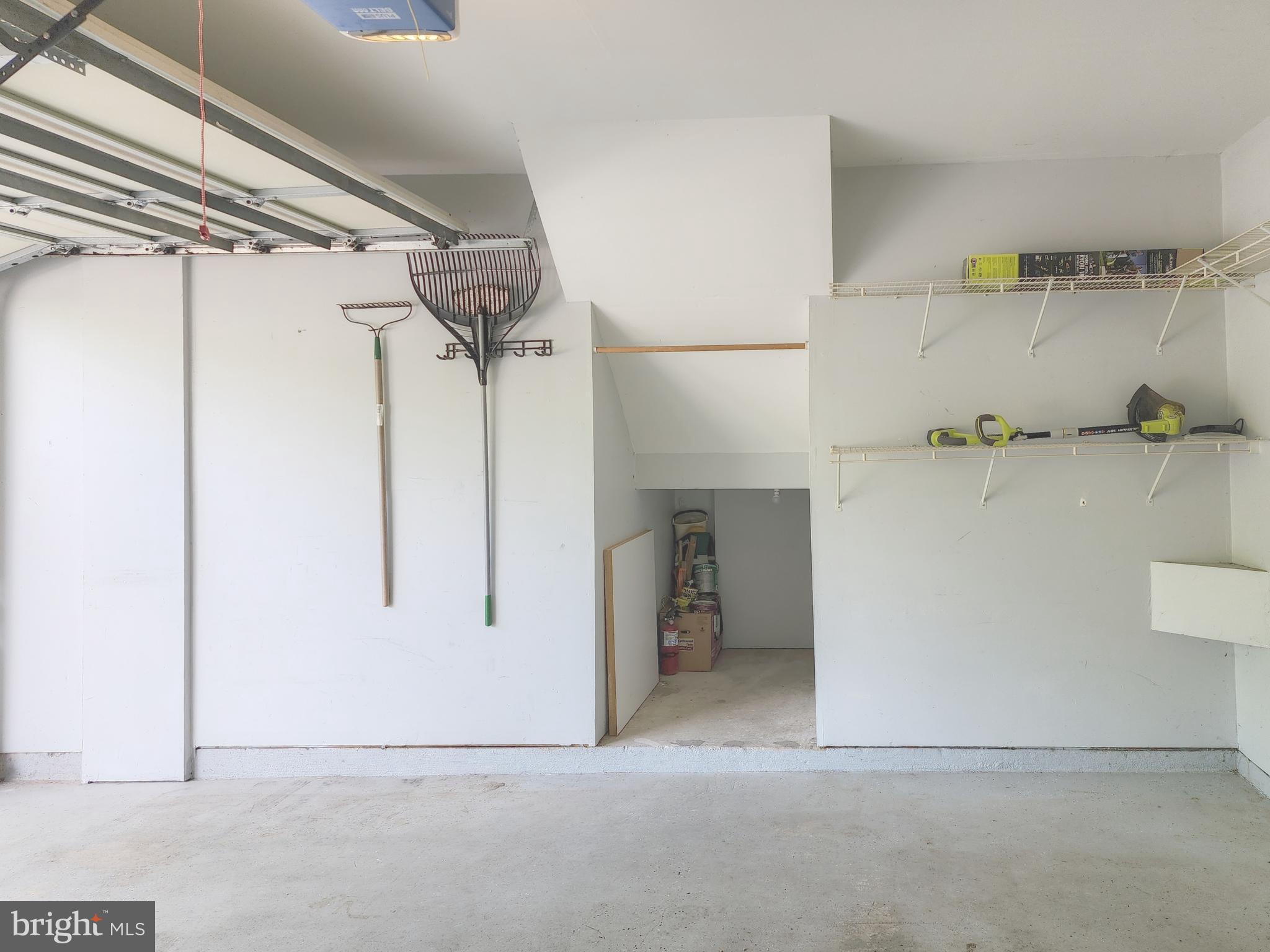 OLD CENTREVILLE TOWNES - Residential Lease