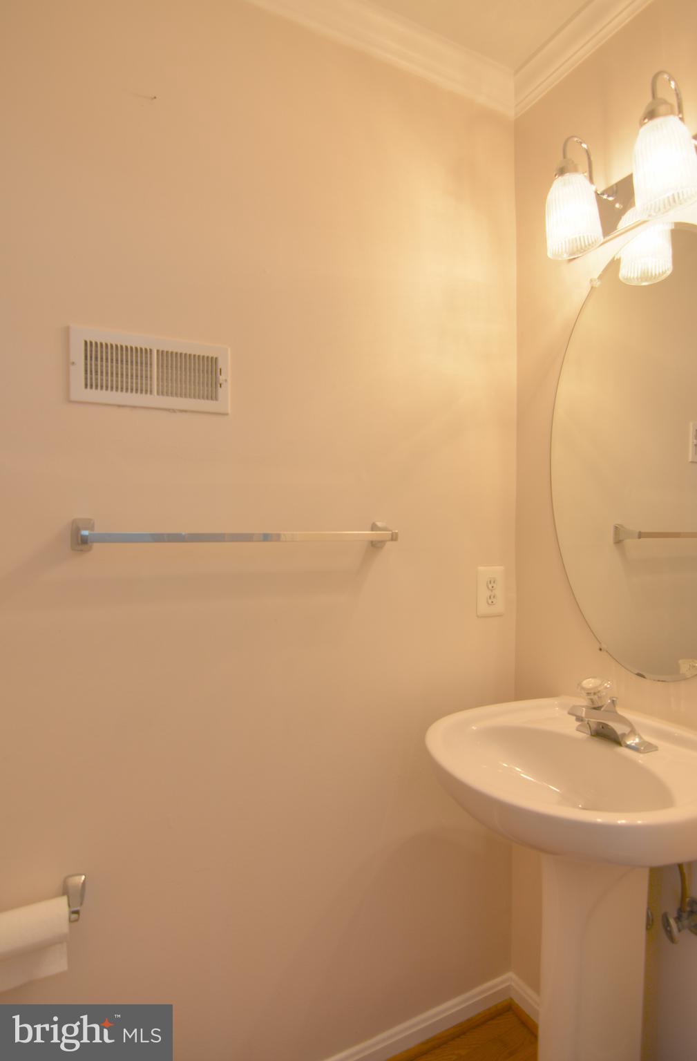 OLD CENTREVILLE TOWNES - Residential Lease