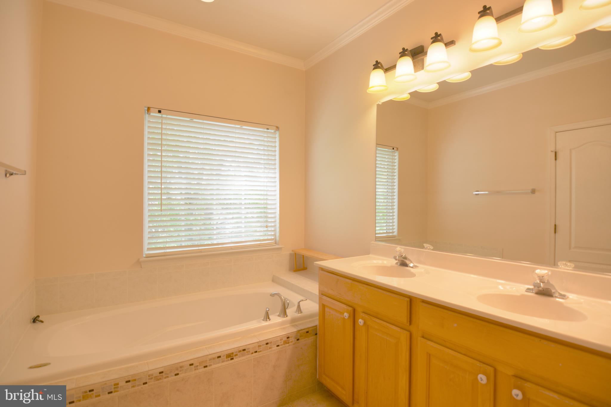 OLD CENTREVILLE TOWNES - Residential Lease