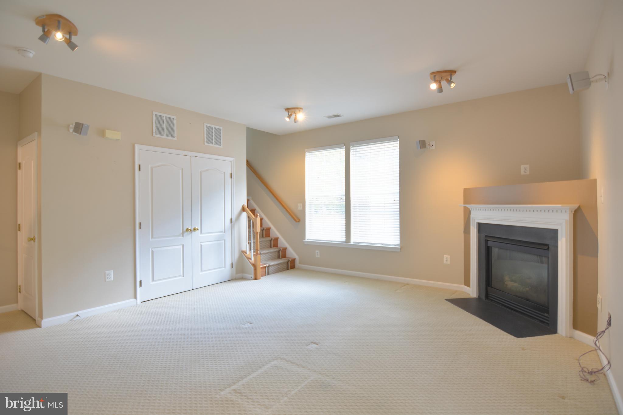 OLD CENTREVILLE TOWNES - Residential Lease