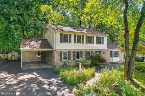 Photo of 17817 Caddy Drive, ROCKVILLE, MD 20855 (MLS # MDMC2194590)