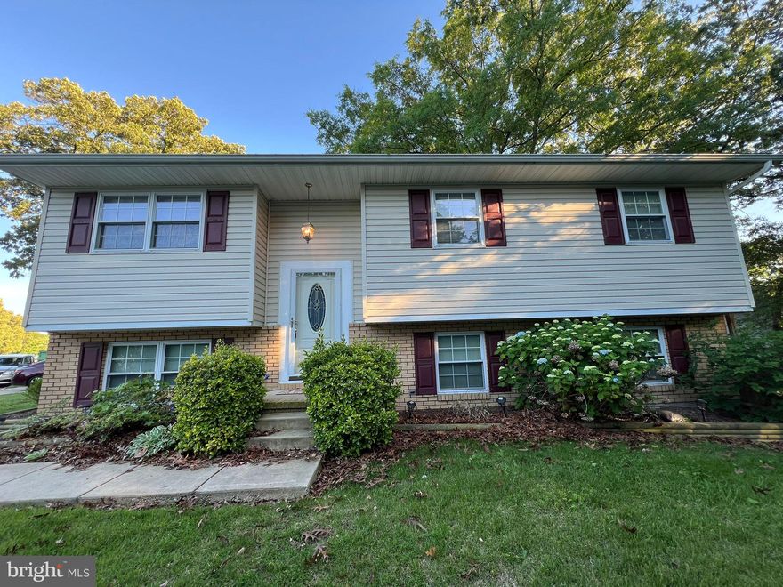 DUE TO THE AMOUNT OF INTEREST AND LIMITED AVAILABILITY THIS WEEKEND (5/24/25) ALL OFFERS DUE   6/3/25   HIGHEST AND BEST

ESTATE SALE, SOLD AS IS, PROPERTY IN VERY GOOD CONDITION