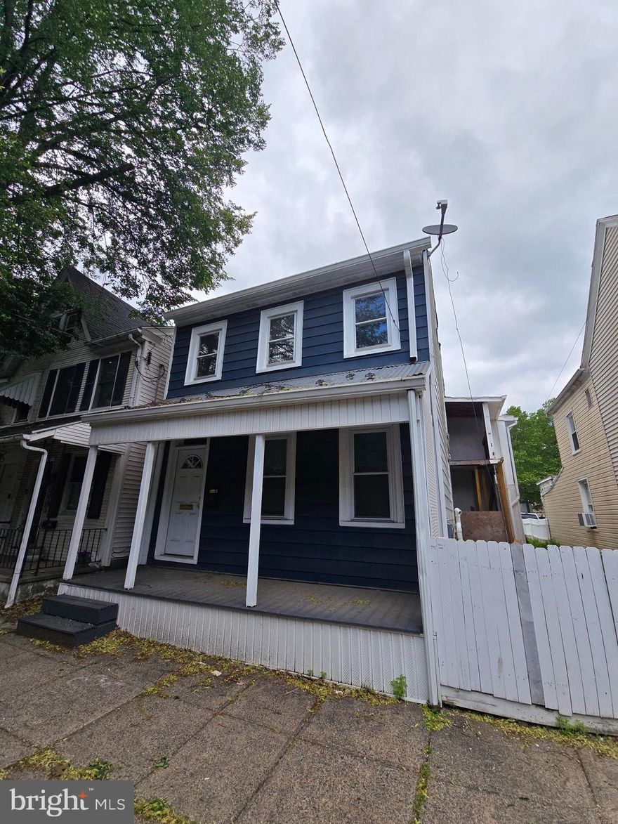 INVESTORS ALERT!! DUPLEX PROPERTY. In its current condition the property is in need of a complete rehab but there's so much potential! So many possibilities to create an amazing space to make it your own, resell after renovations, or keep as an investment. Property is being sold in AS-IS condition.