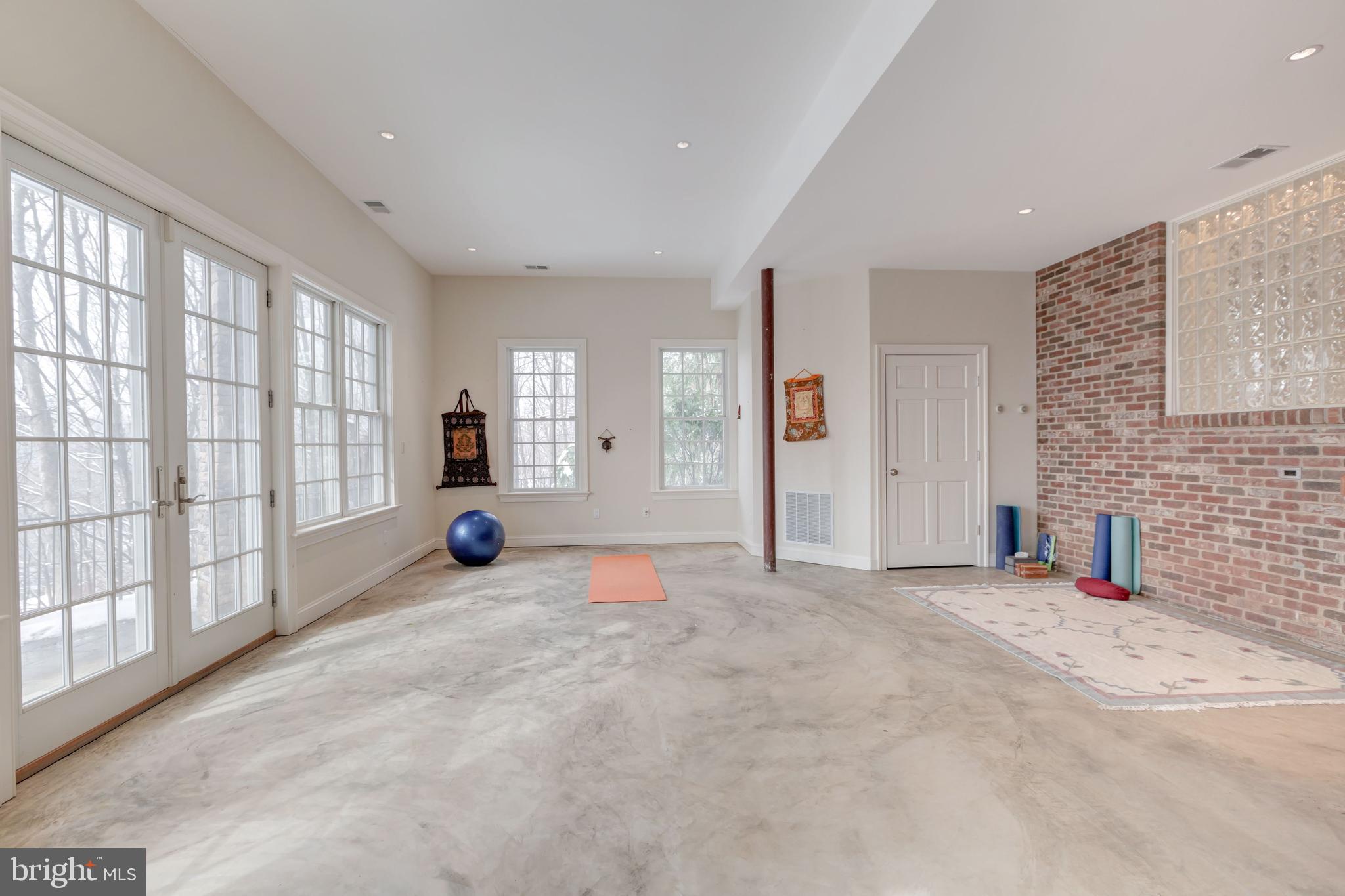 RIVER FALLS - Residential