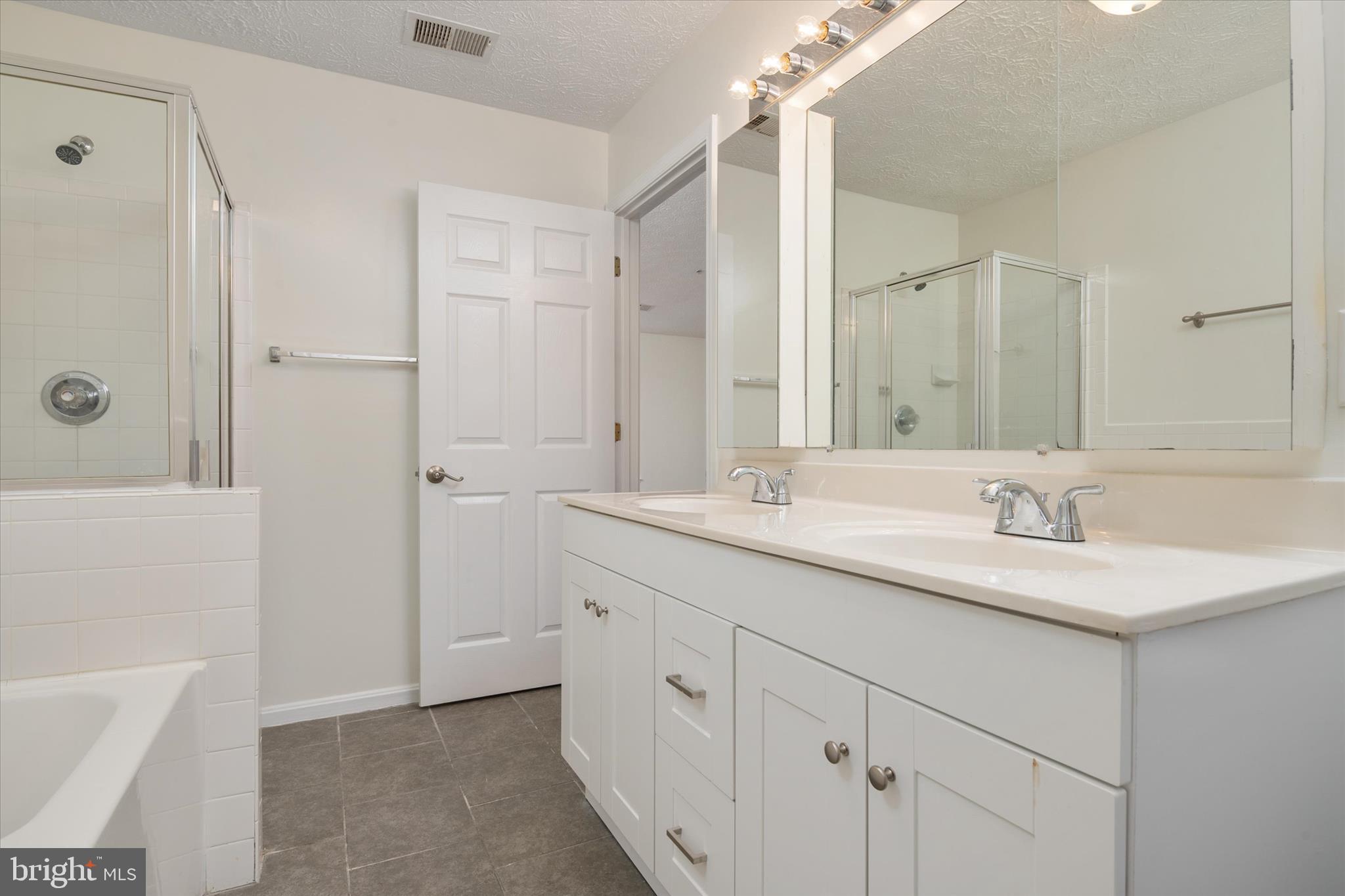 ASBURY WOODS - Residential