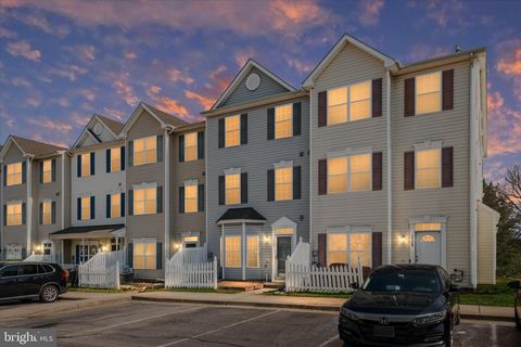 Condo For Sale - 1725 Barnett Court<br/> SEVERN, MD 21144