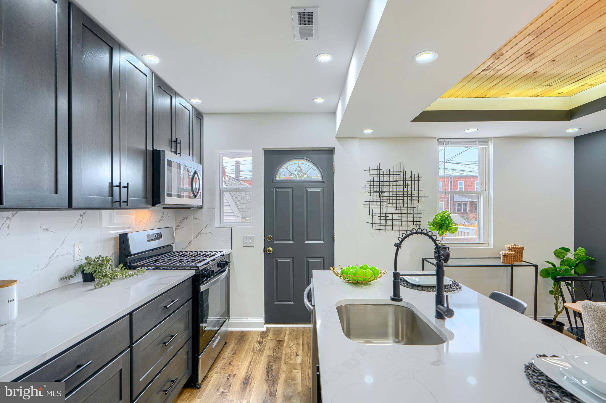 MIDDLE RIVER - Residential