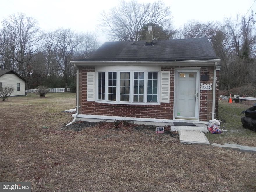 This single family brick home is extremely cozy with three bedrooms and one full bath. Owner is currently painting and cleaning up for new purchaser. Should be ready for closing within 30 days. Great starter home and near grocery store and CVS Drug store too. Schedule your showing now.
