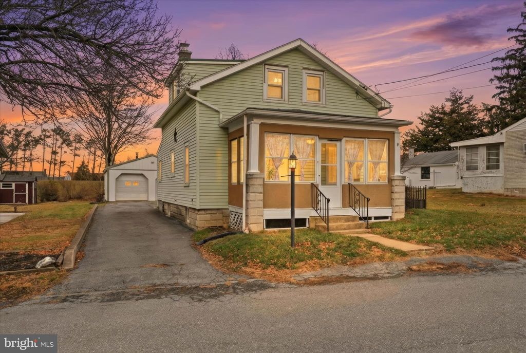 Photo of 433 Elwyn Terrace, MANHEIM, PA 17545 (MLS # PALA2081744)