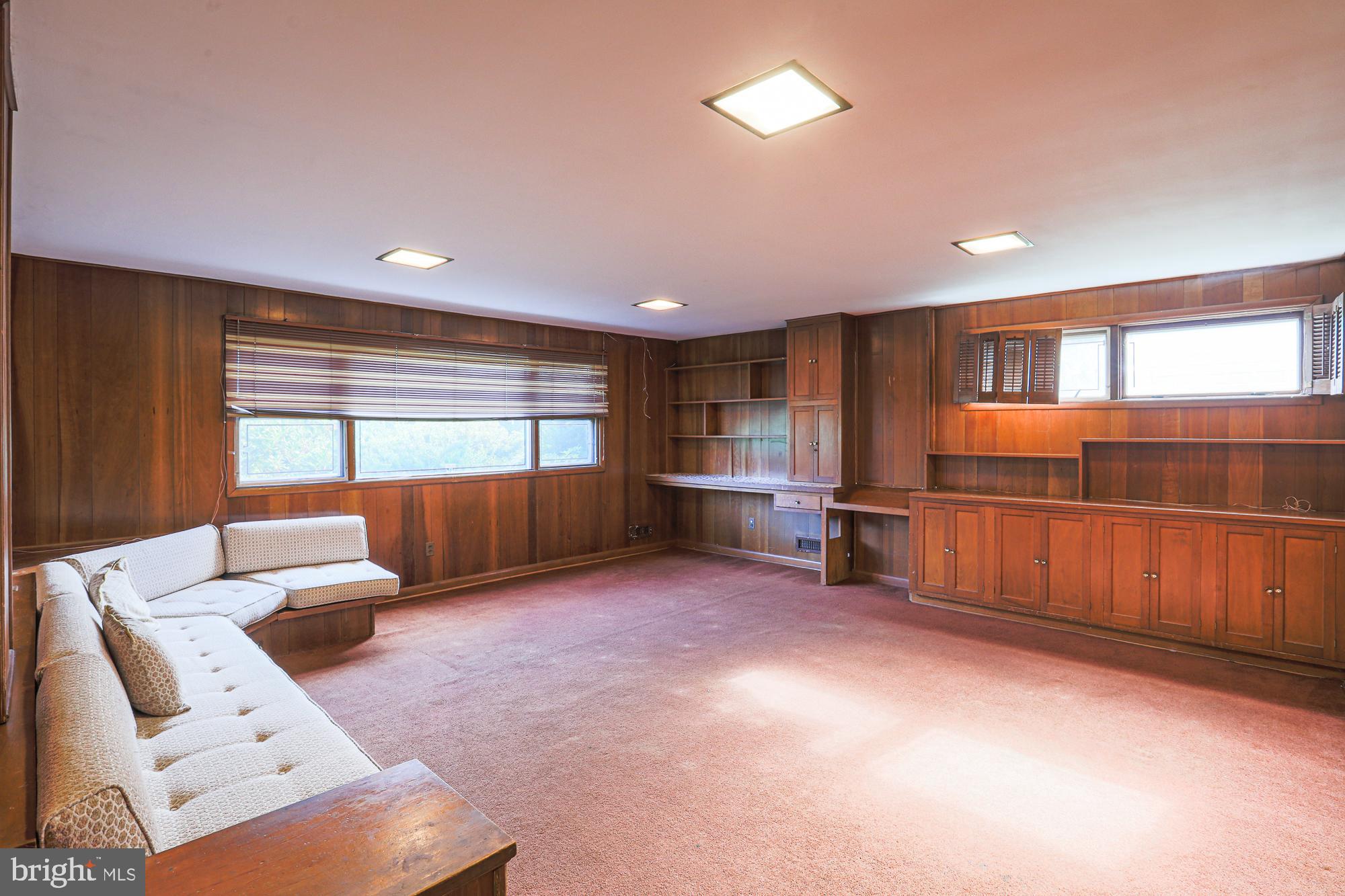 MEADOWOOD - Residential