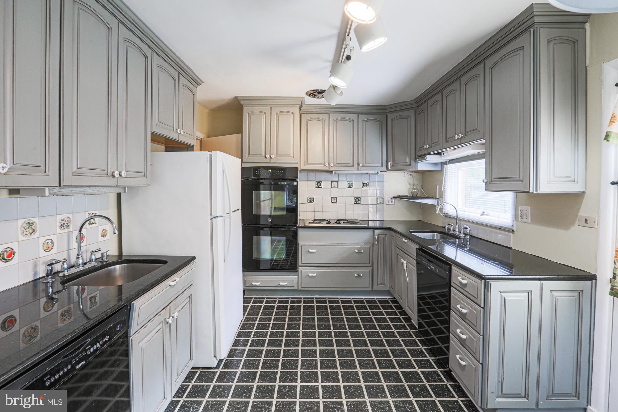 MEADOWOOD - Residential