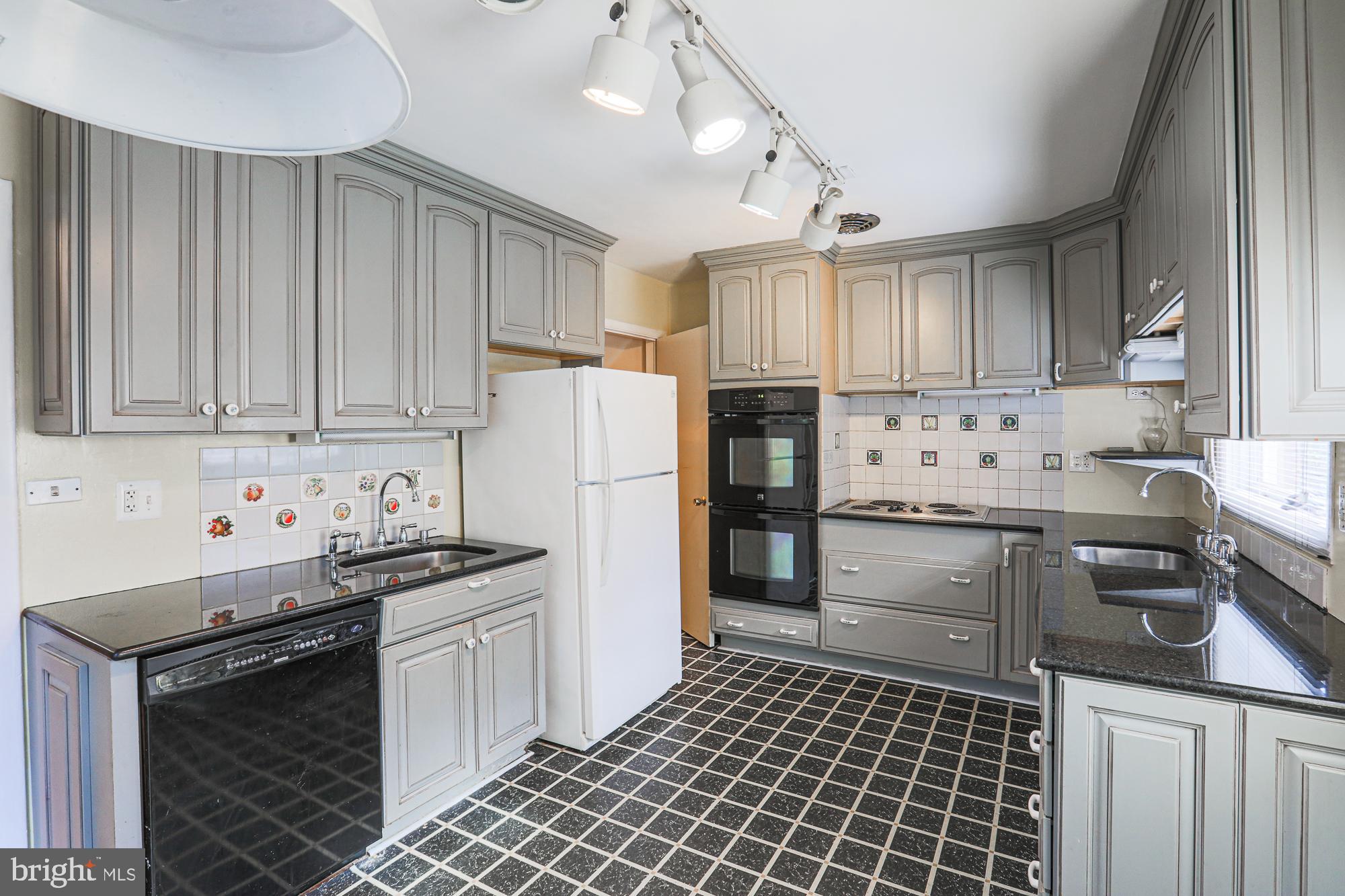 MEADOWOOD - Residential