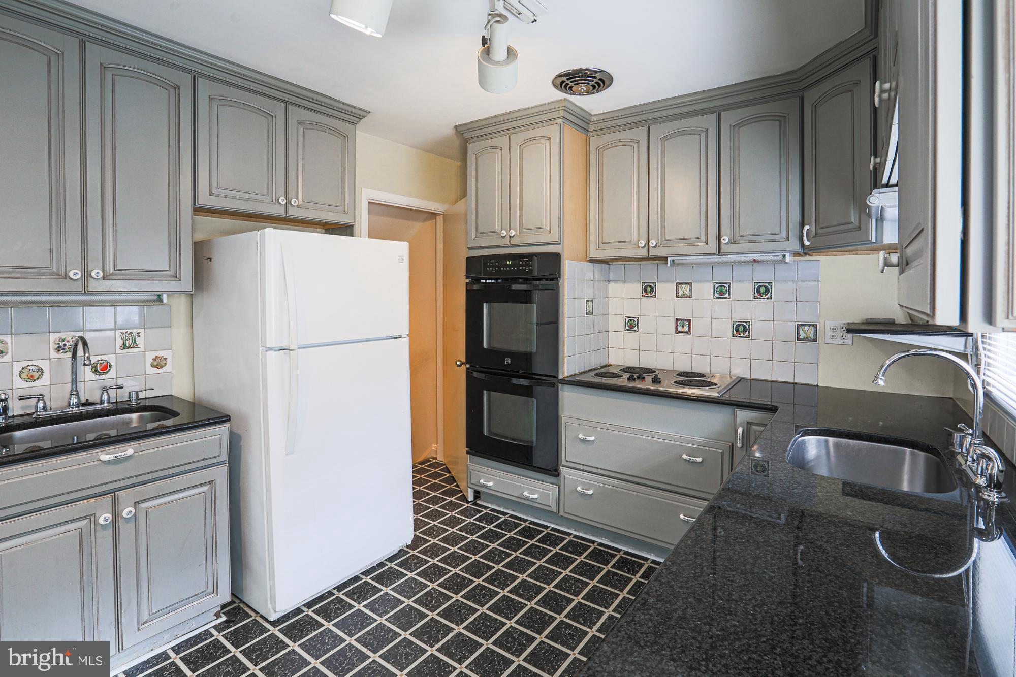 MEADOWOOD - Residential