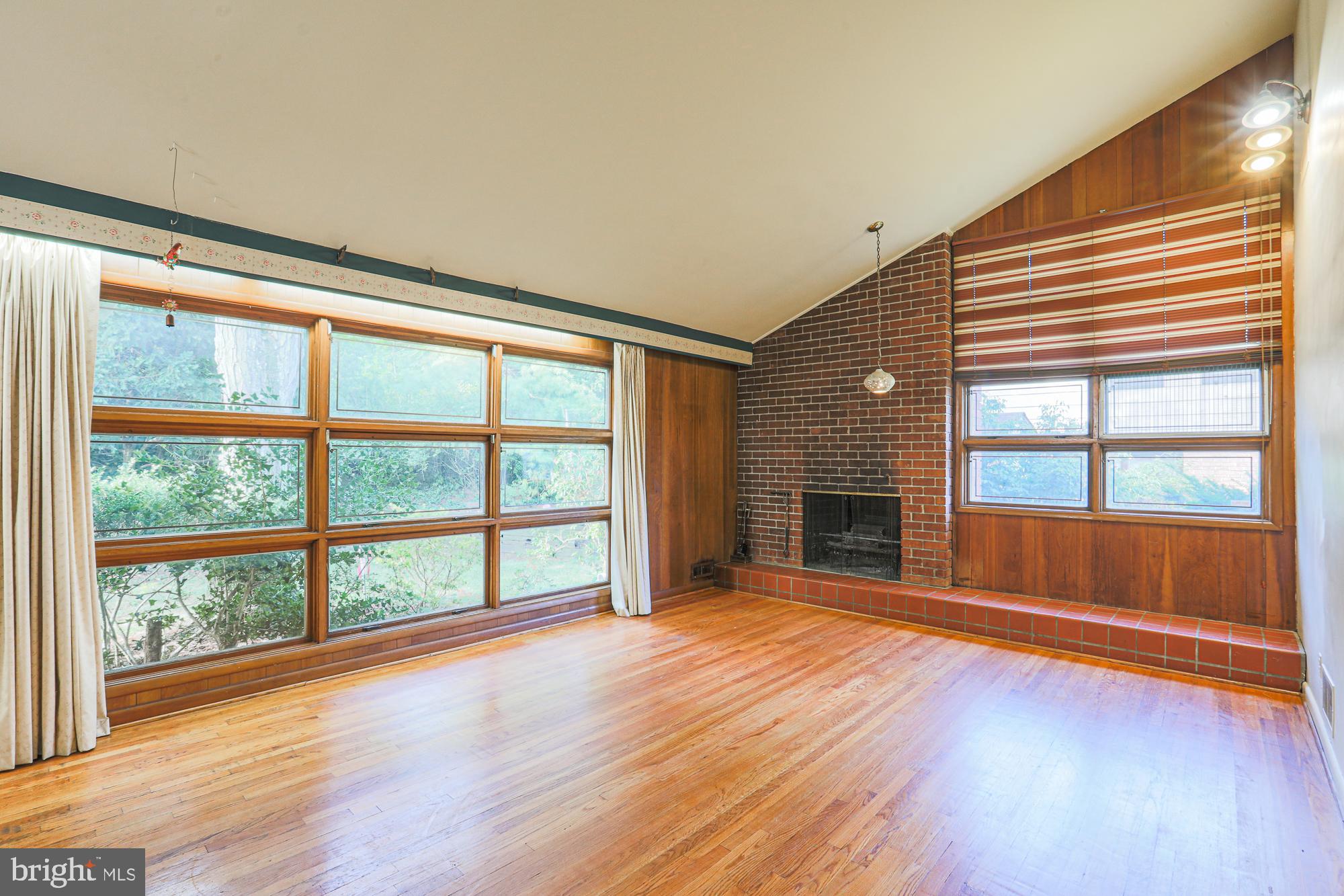 MEADOWOOD - Residential