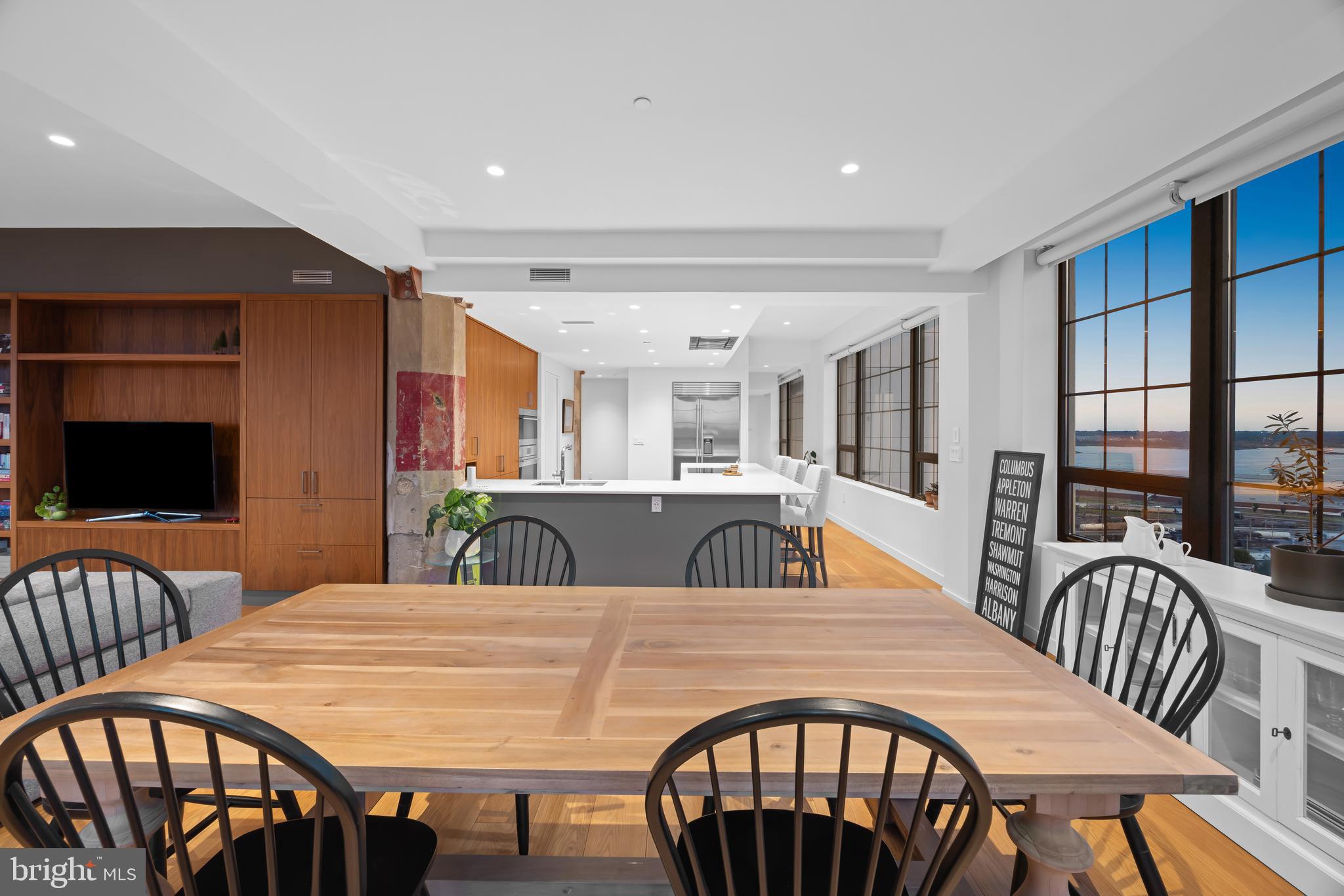 LOCUST POINT - Residential