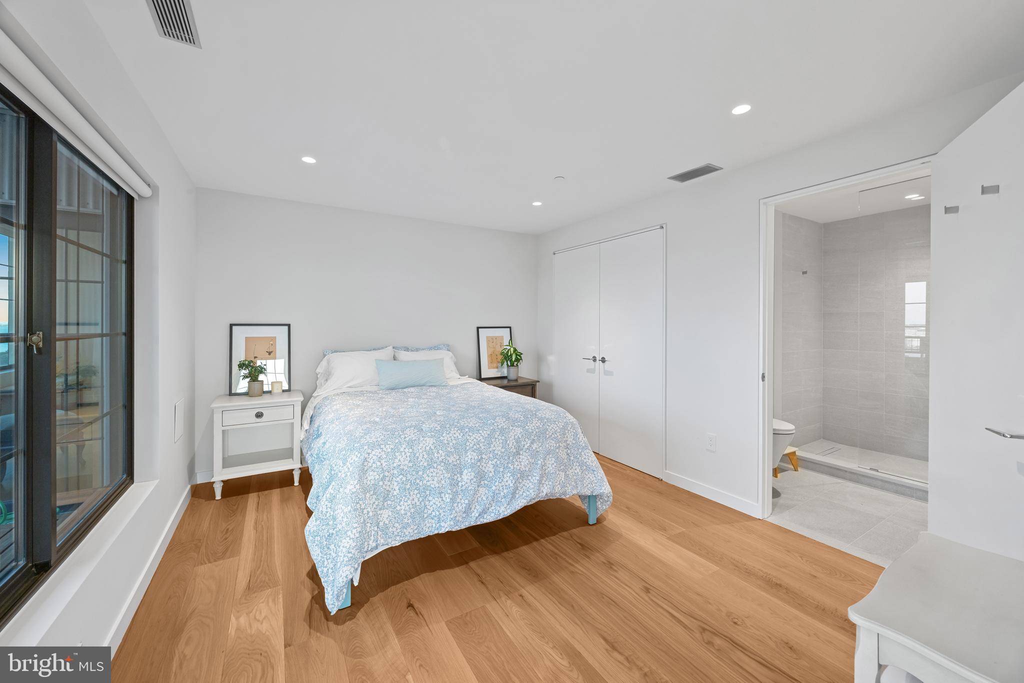 LOCUST POINT - Residential