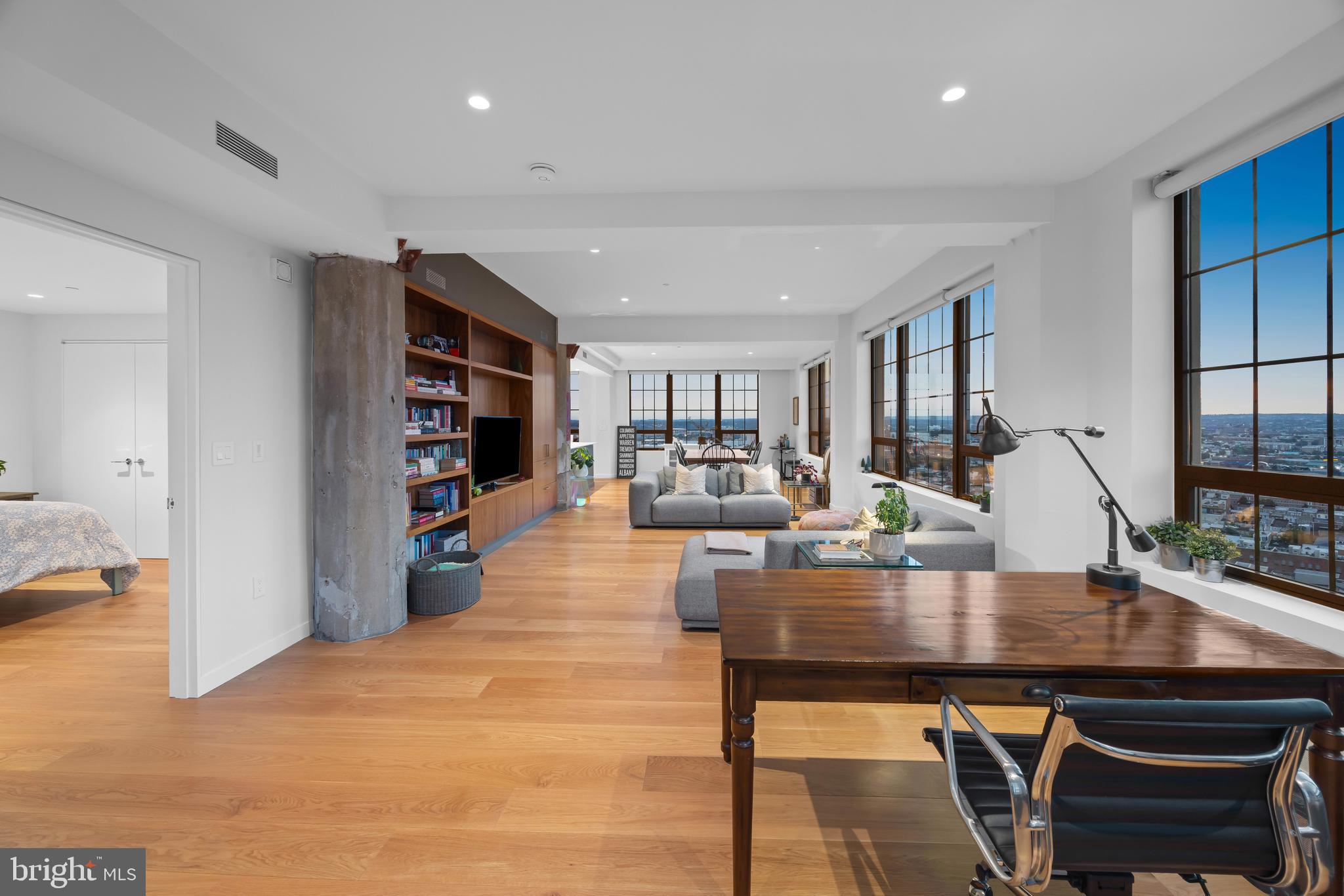LOCUST POINT - Residential