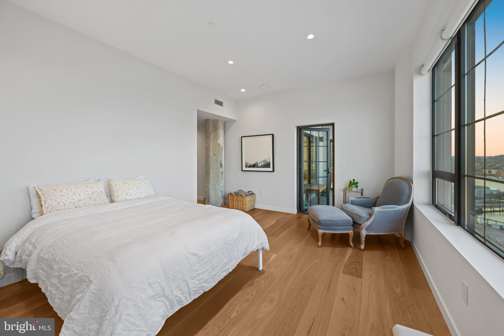LOCUST POINT - Residential