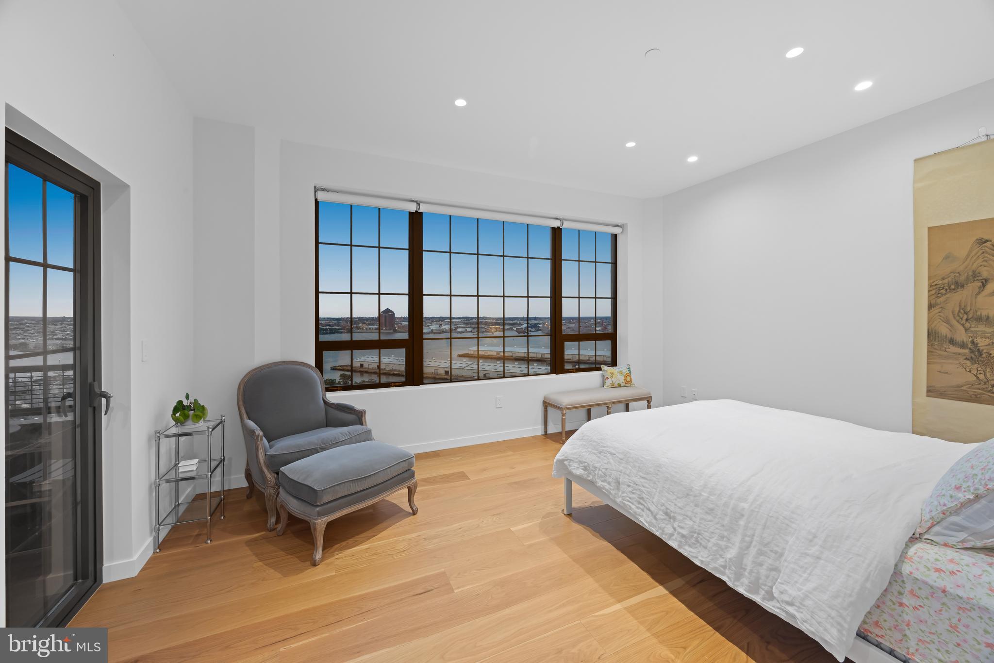 LOCUST POINT - Residential