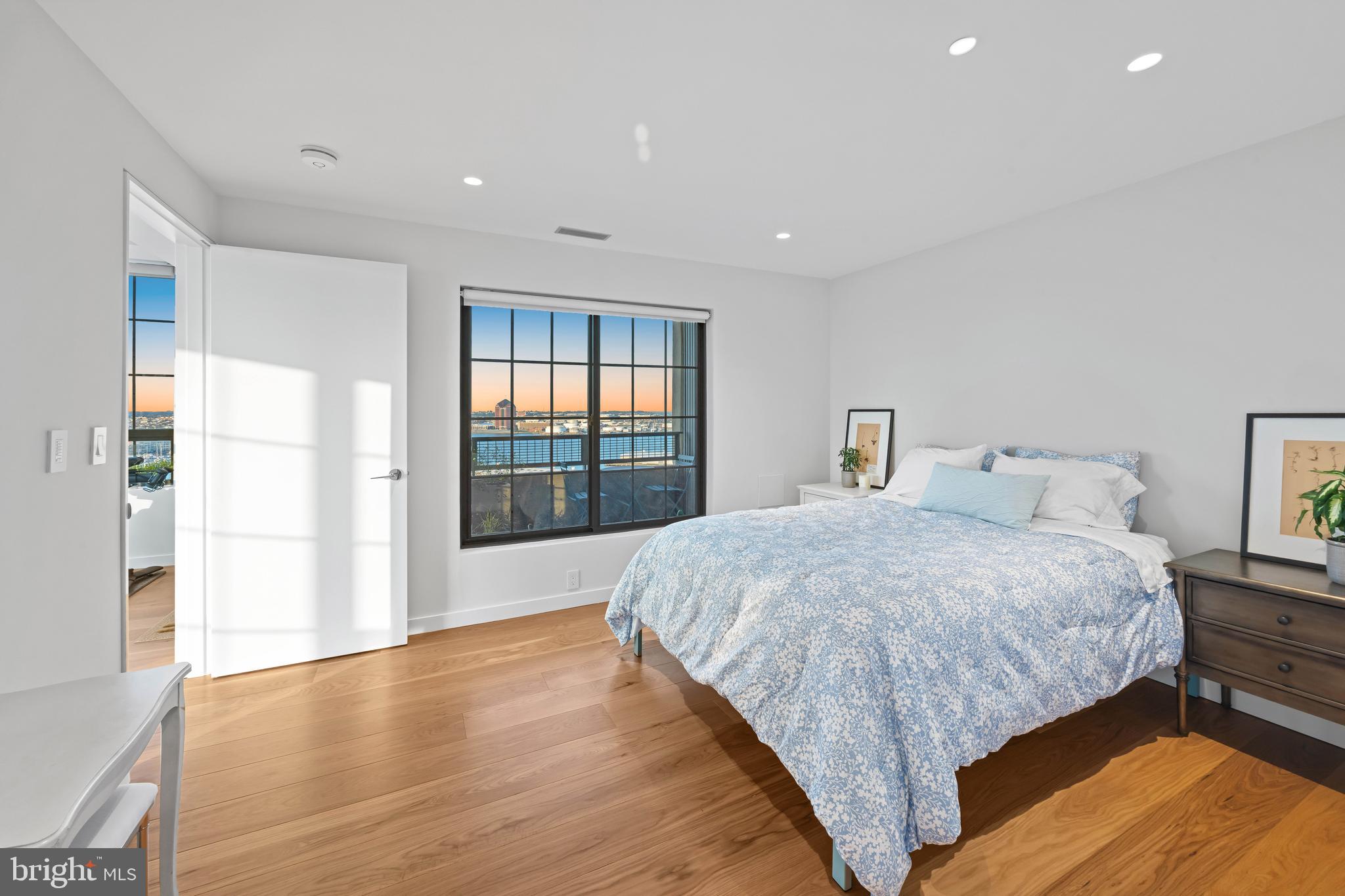 LOCUST POINT - Residential