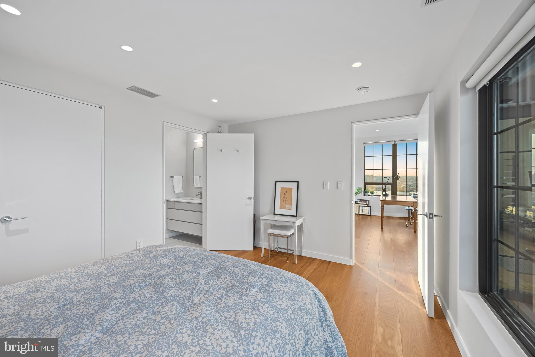 LOCUST POINT - Residential