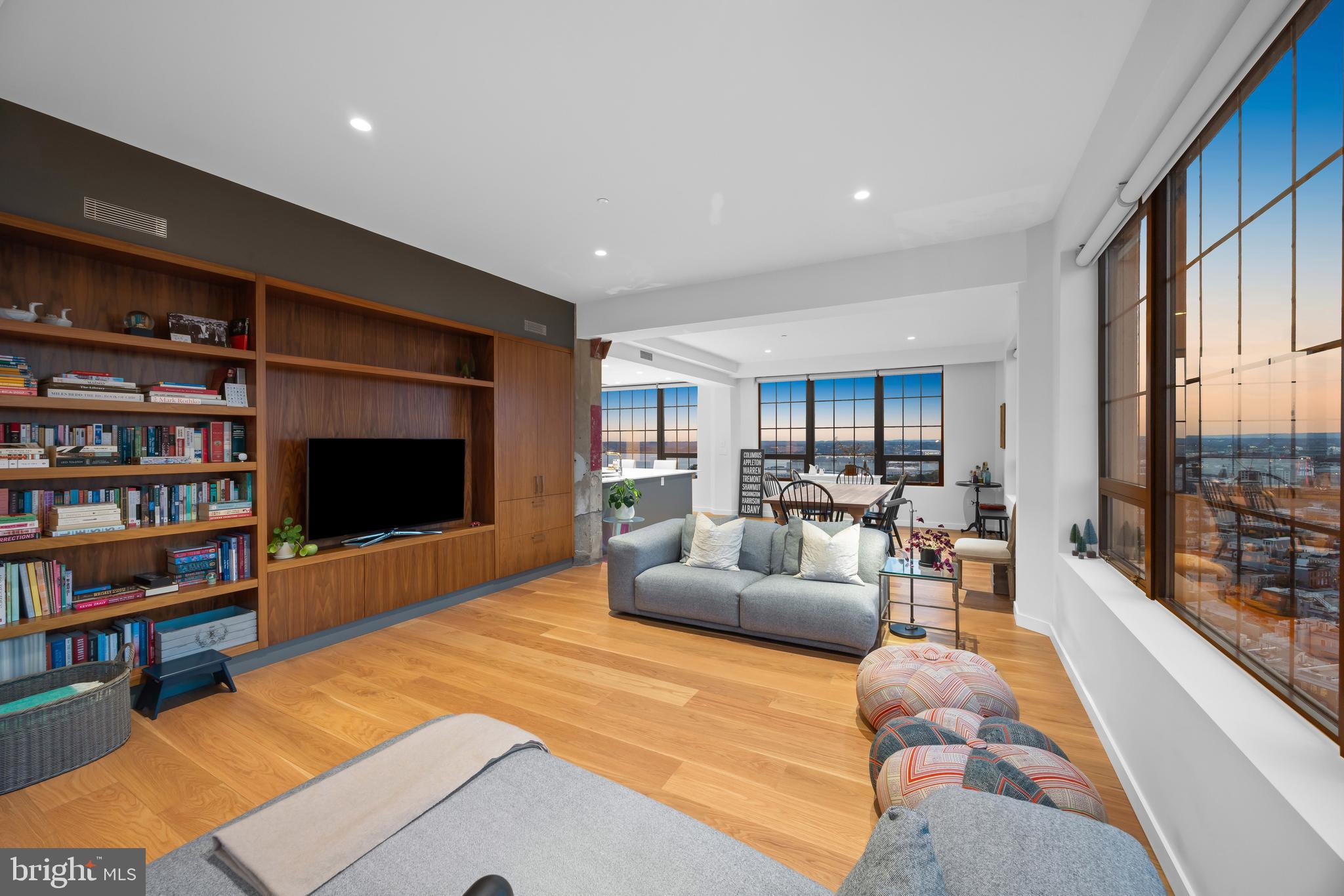 LOCUST POINT - Residential