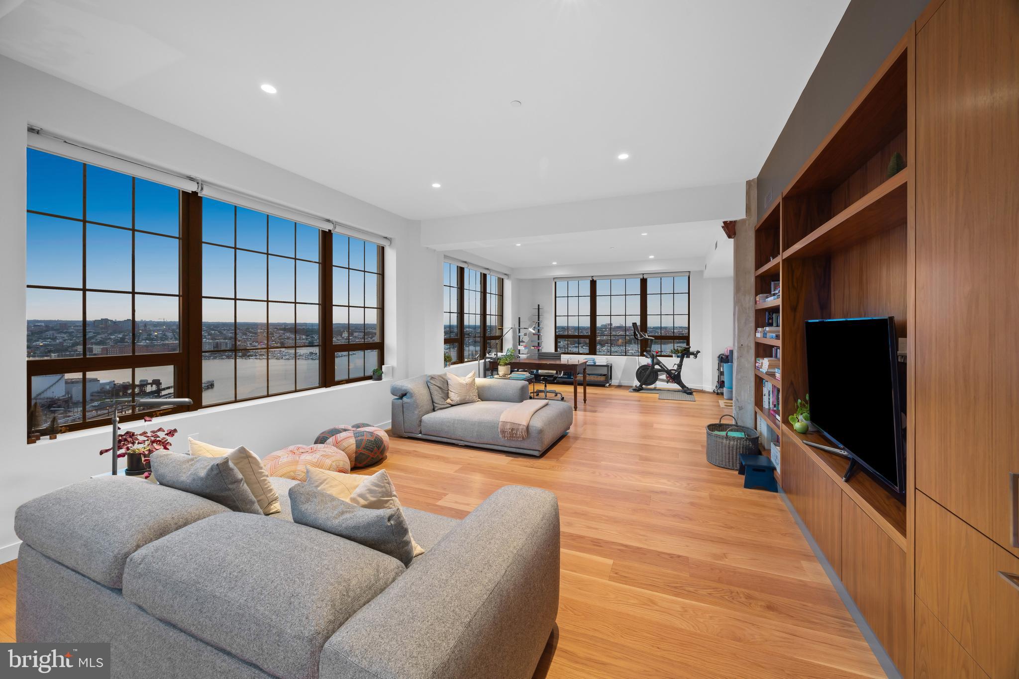 LOCUST POINT - Residential