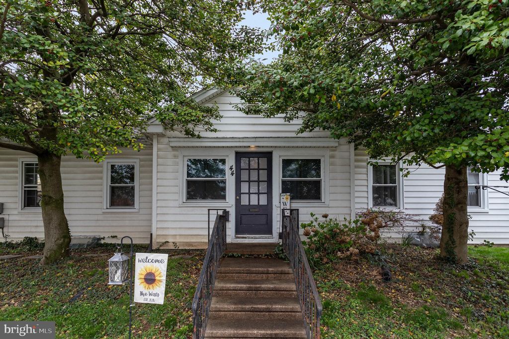 Photo of 44 W Stiegel Street, MANHEIM, PA 17545 (MLS # PALA2079128)