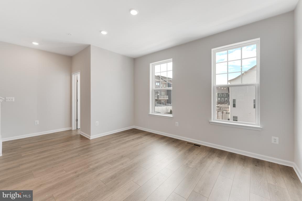 DAMASCUS VILLAGE - Residential