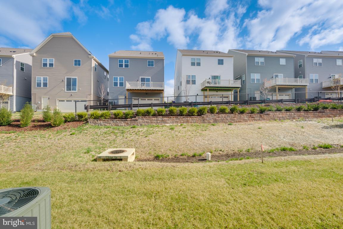 DAMASCUS VILLAGE - Residential