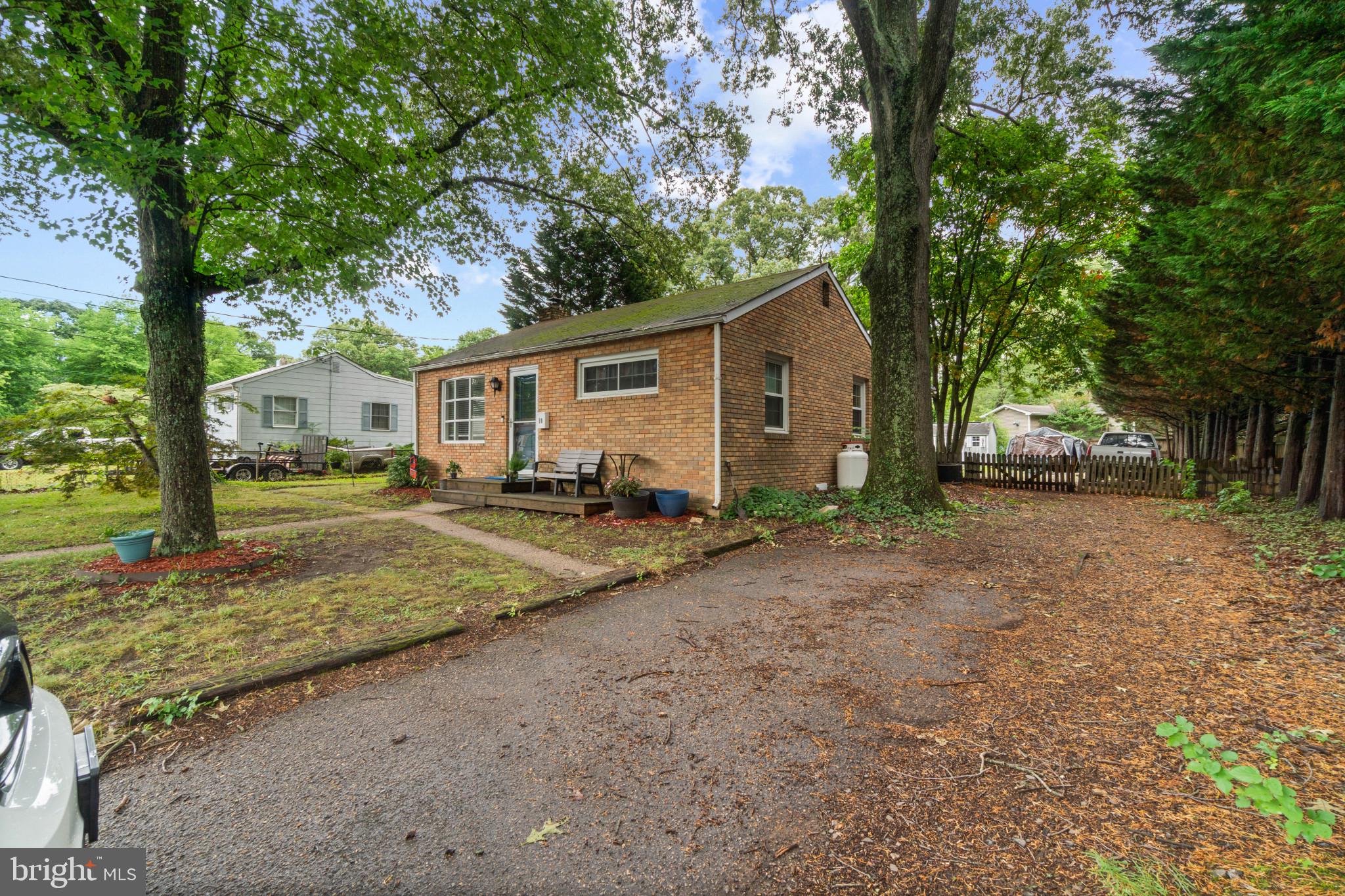 10 WINDING WOODS WAY