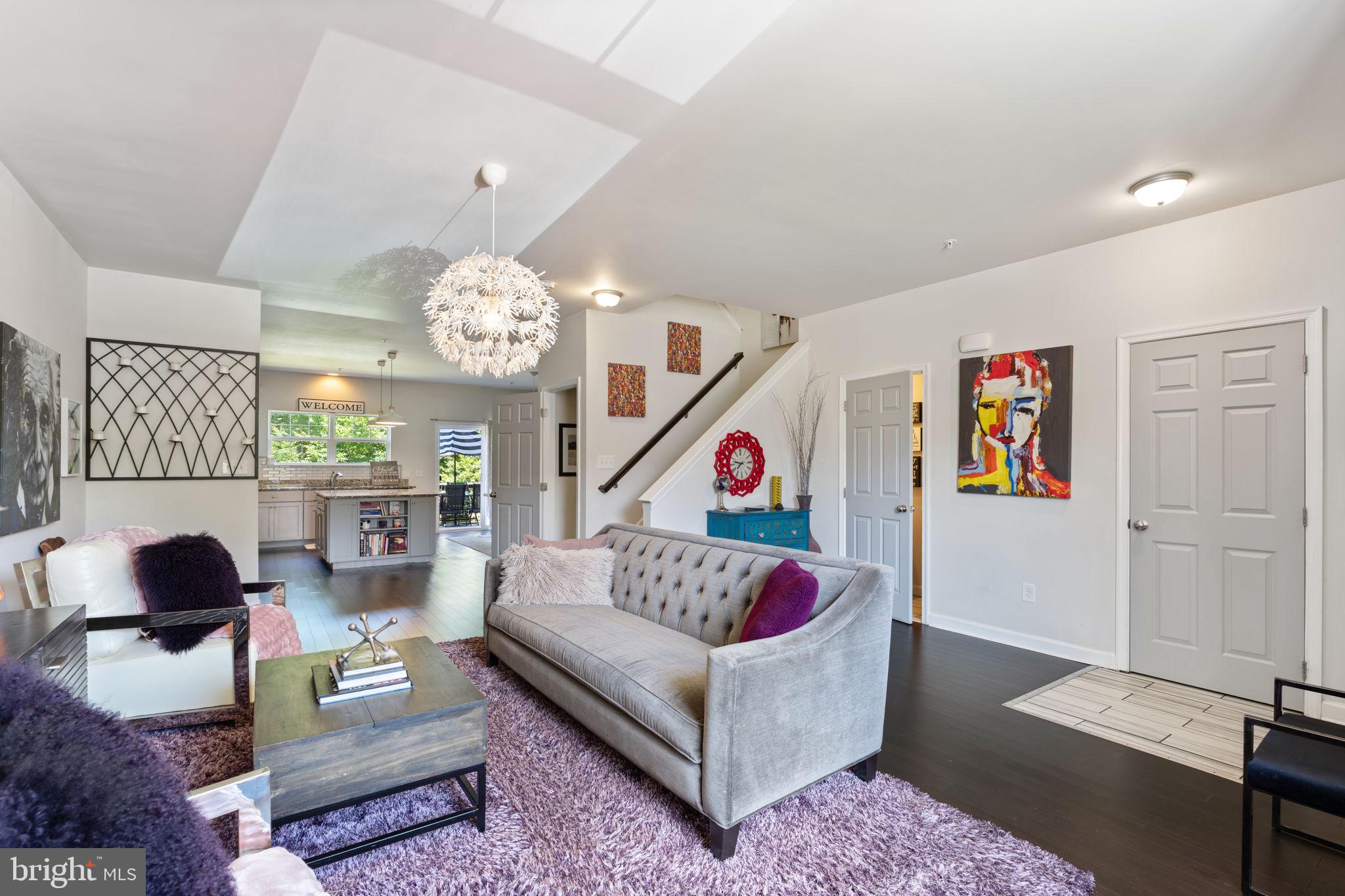 582 ENGLISH OAK LANE