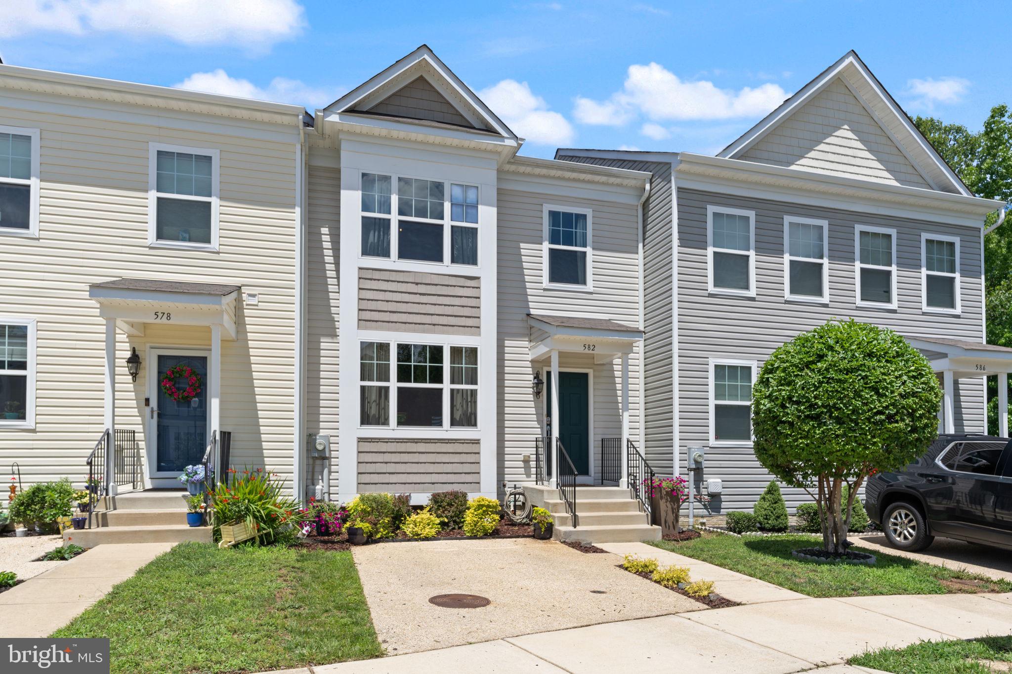582 ENGLISH OAK LANE